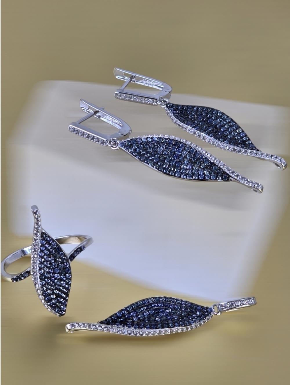 925 Sterling Silver Jewelry Set with Natural Blue Sapphire.
